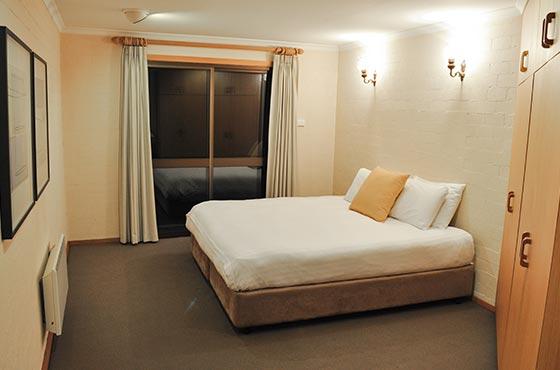  3-bedroom-8pax-2nd-bedroom-Salzburg-Apartments