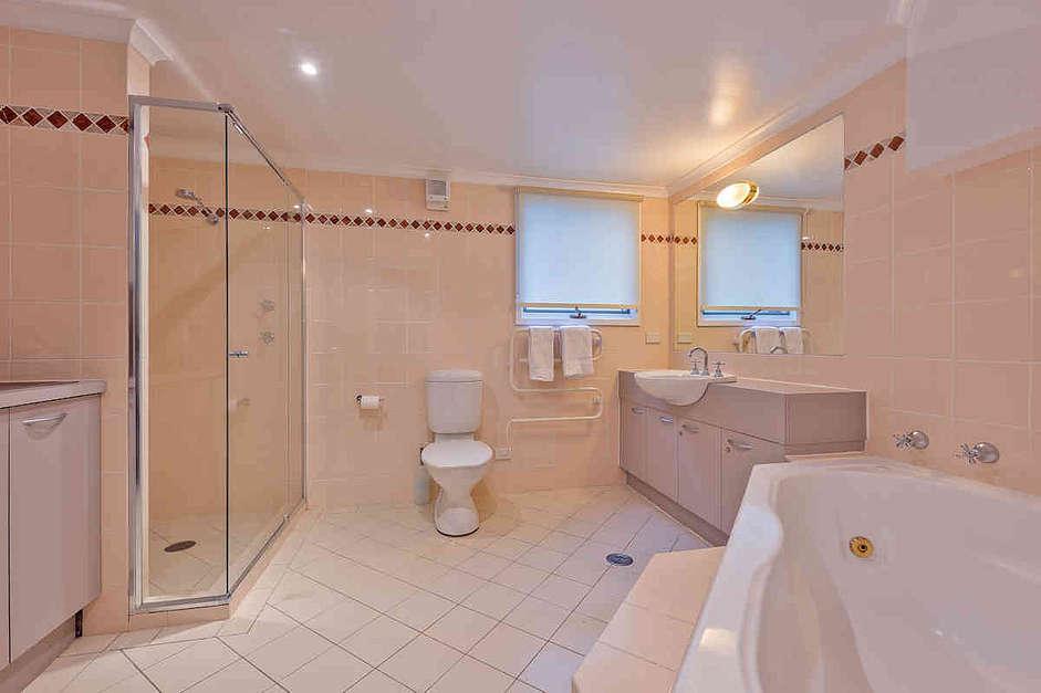 Bathroom with Spa of Lhotsky 2, Thredbo Accommodation