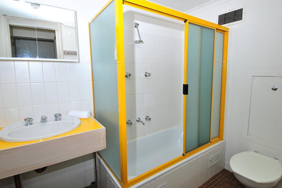 Mowamba E1, Thredbo - Bathroom 2