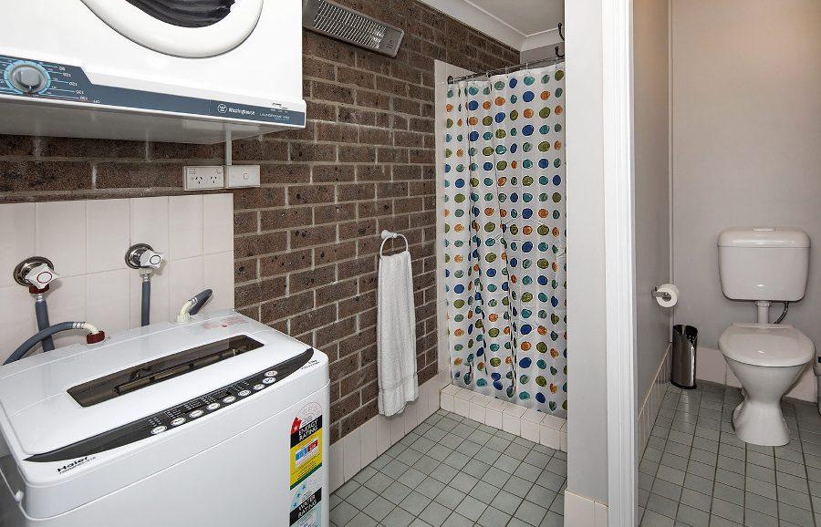 Petersdorf 1, Jindabyne - Second Bathroom with Laundry