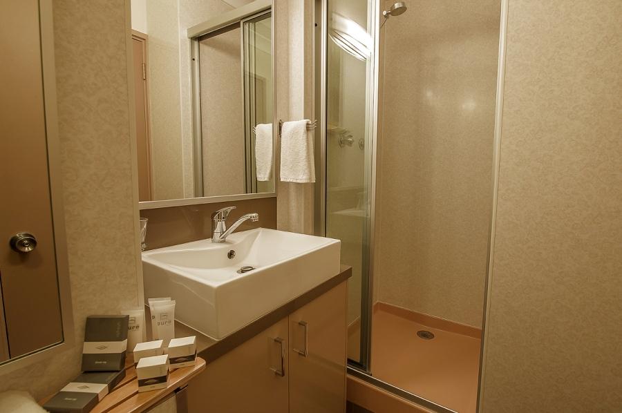 Smiggins Hotel - Bathroom