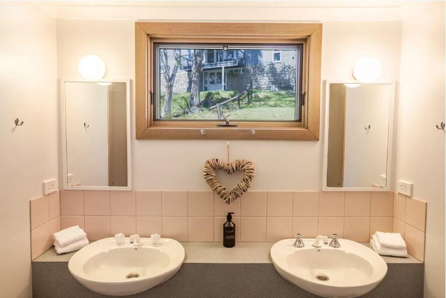 Snowgums Lodge, Thredbo - Bathroom