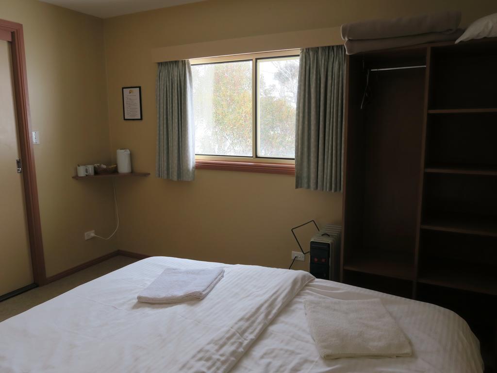 Sundeck Hotel. Perisher - Guest Room